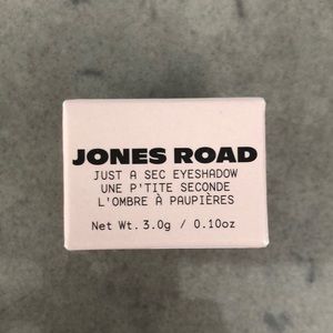 Jones Road by Bobbi Brown eyeshadow in topaz